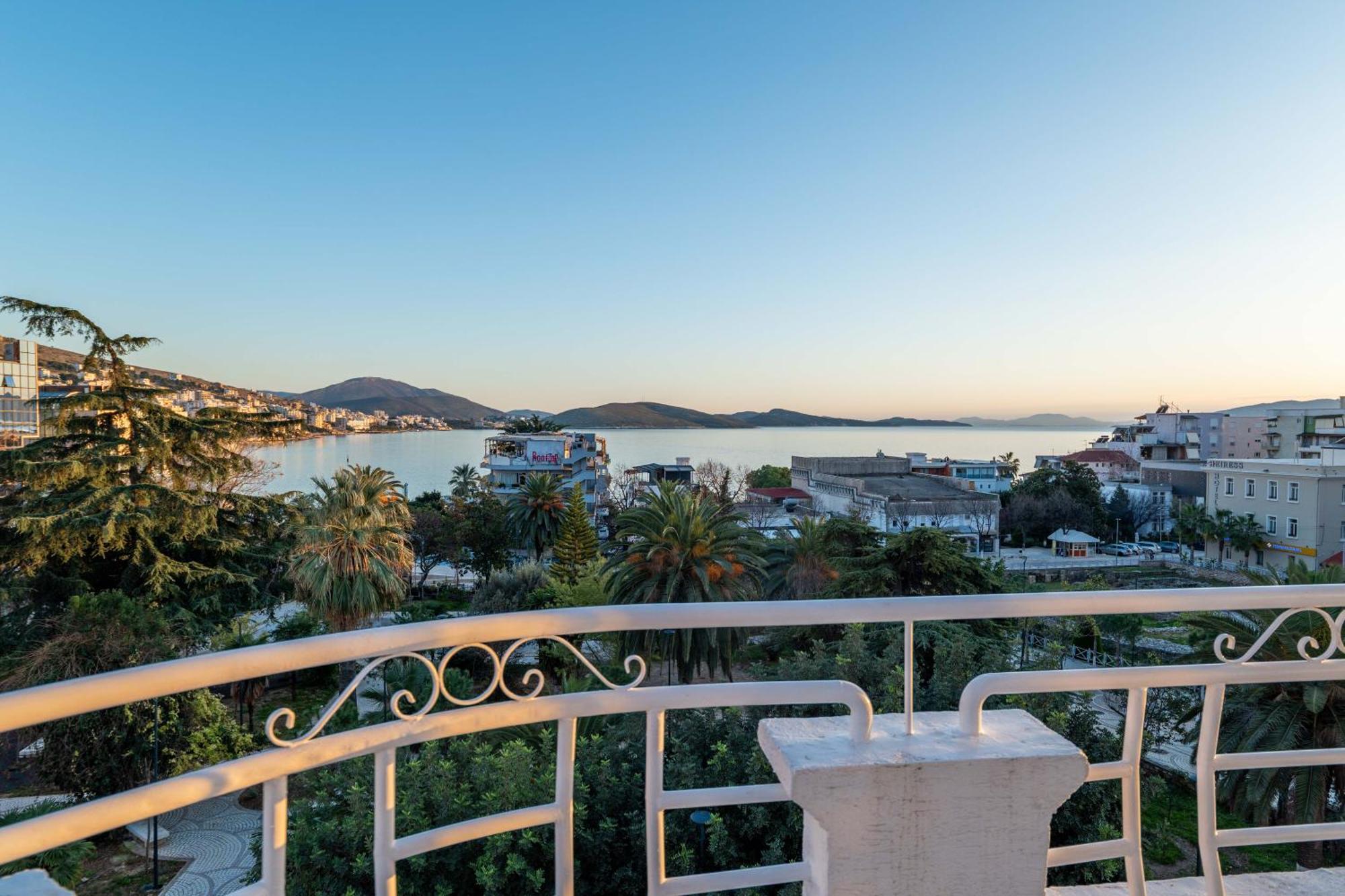 Hotel Myrtai - City Center Sarandë Exterior foto